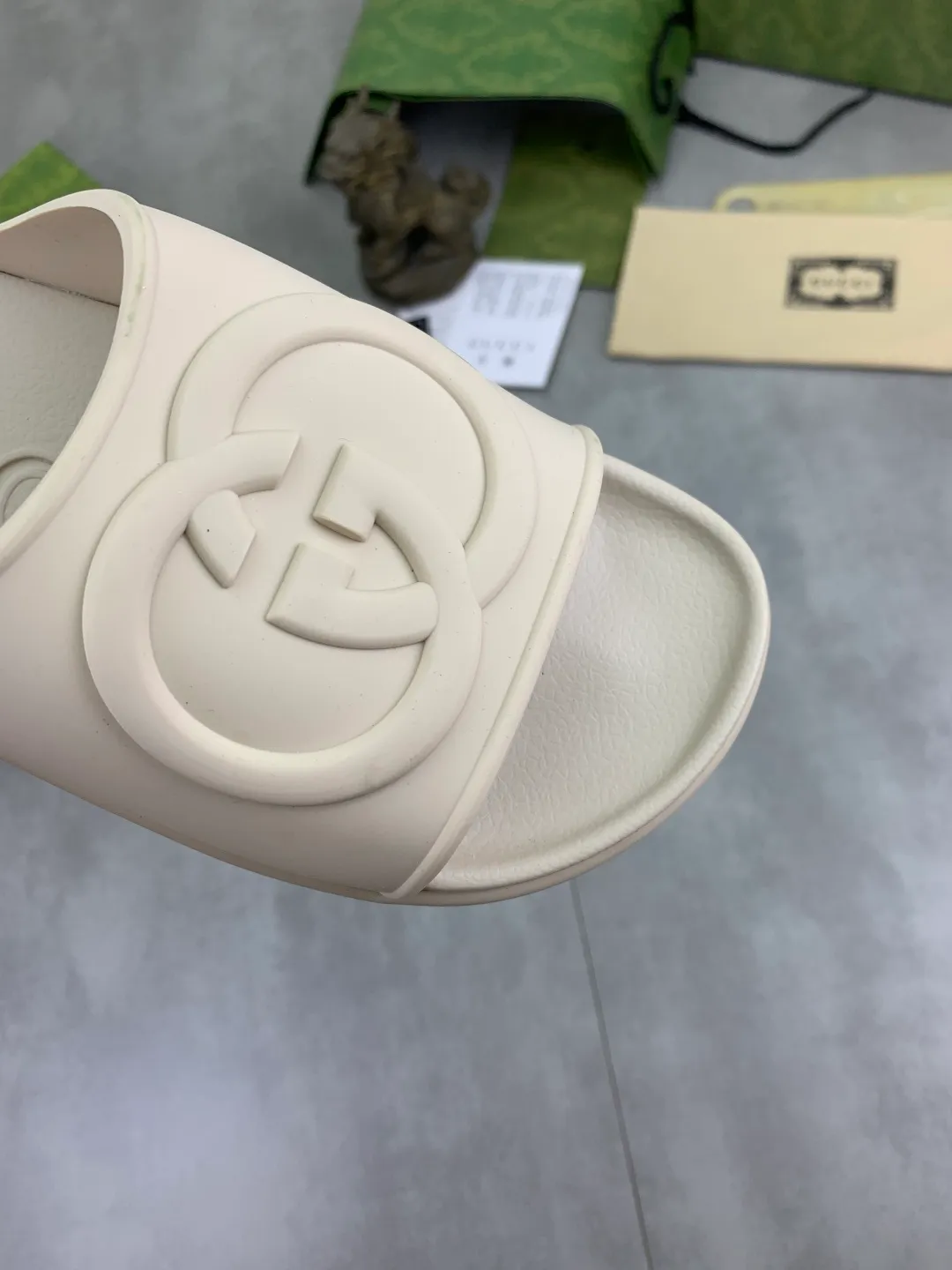 Men's Men's Shoes 💰P300💰[New Style] High Version 🎁🎁🎁 GUCCI New Year of the Snake casual slippers, original official website, perfect workmanship, transmitting a kind of noble luxury, sublimating its definition of luxury in Gucci's high-end extraordinary craftsmanship. Original Gucci double G combination outsole, code number: 35-46, complete package